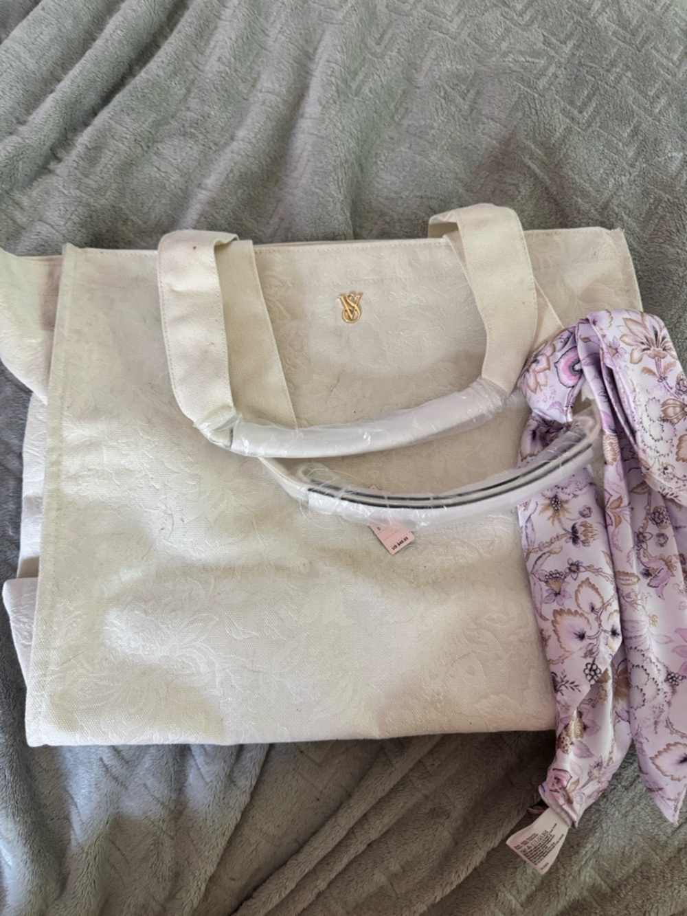 NWT Victorias Secret Limited Edition Cream Floral Tote w/Scarf!